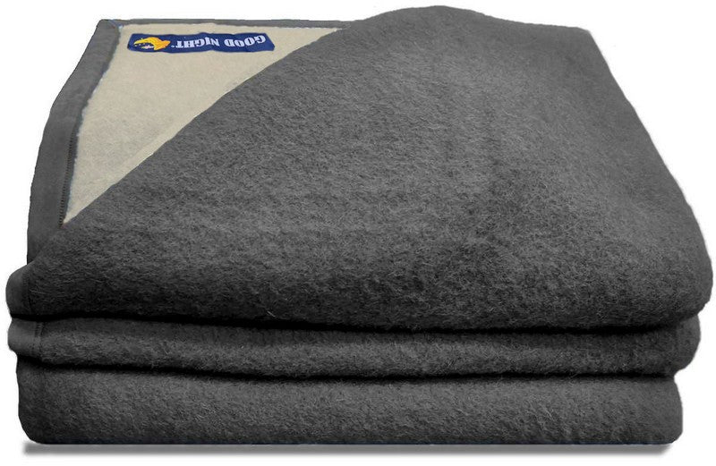 GoodNight biedt een wollen deken in de kleur grijs aan bij de  Dekenshop