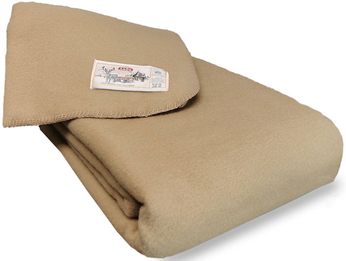 Aabe Orion wollen deken in de kleur camel gemaakt van merinowol bij de Dekenshop