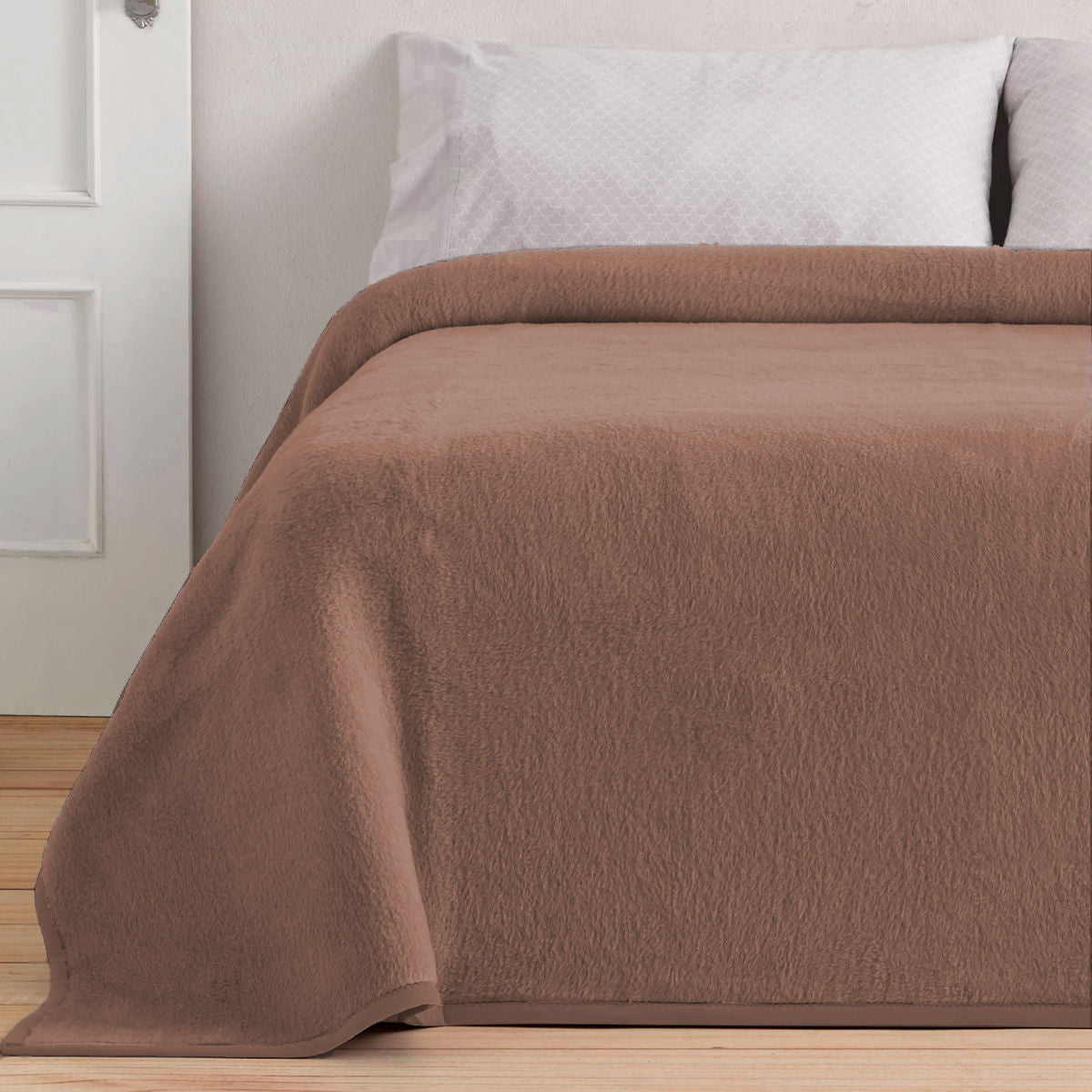 De donkere kant van de Aabe Promesse op een bed