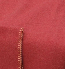 Merino wollen deken van dekenshop van het merk Aabe in de kleur tomatenrood