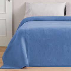 Aabe Promesse blauw getoond op een bed